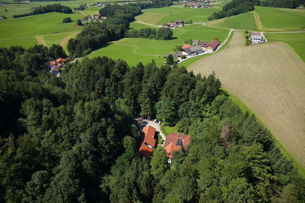 Naturidyll Hotel Hammerschmiede Anthering Exterior photo